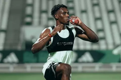 قبل مواجهة مصر.. رينارد يستبعد هوساوي من معسكر المنتخب السعودي